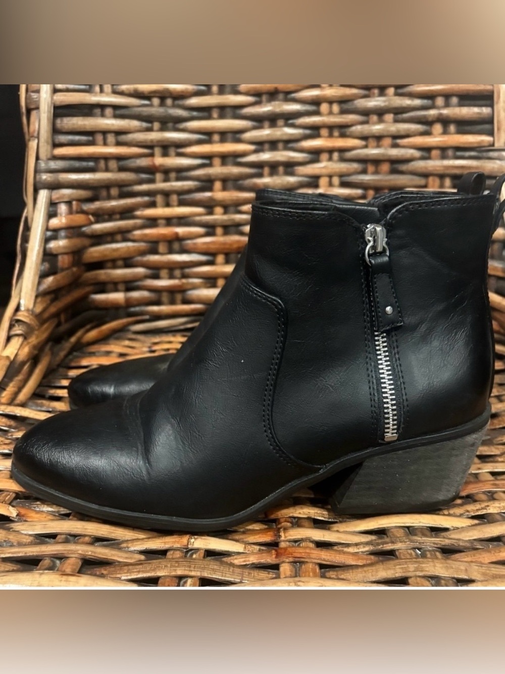 Dr. Scholl's Shoes Womens Lawless Faux Leather Wedge Booties in size 9